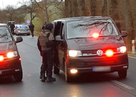 Carjacking v Česku! Když vás někdo donutí vysednout z auta a odjede s ním
