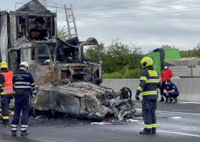 Smrtelná nehoda na dálnici D11 těsně před Prahou zkomplikovala dopravu