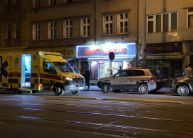 Policista při potyčce v Praze přišel o legálně drženou zbraň, vystřelený projektil ještě zranil povrchově ženu