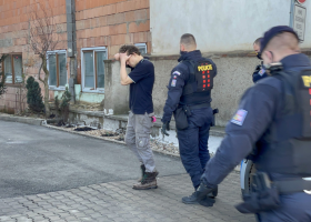 Muž bez ruky měl terorizovat obyvatele Uhříněvsi