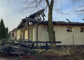 Po požáru rodinného domu v Nových Jirnech našli ohořelé tělo