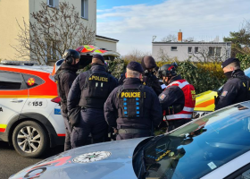 Pražští policisté zasahovali v Klecanech, muž tady vyhrožoval střelbou z pistole