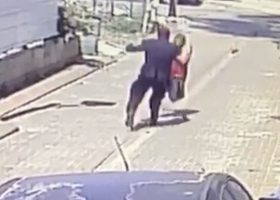 Útočník napadl nožem policistu v Izraeli. Byl zastřelen