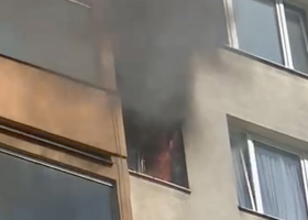 Požár bytu v Gutově ulici likvidovaly čtyři jednotky hasičů. Jedna osoba zemřela