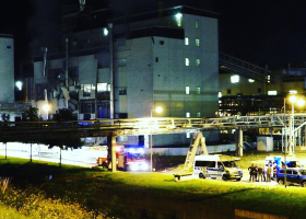 V Lovosicích v noci explodoval separátor na řepku olejku. Na místě byly tři zraněné osoby