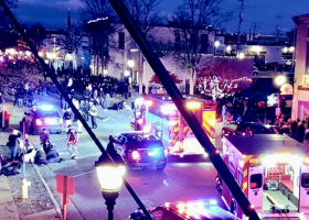 Tragédie v Milwaukee: Muž vjel autem do vánočního průvodu, pět lidí zabil