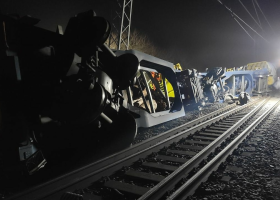 Dva nákladní vlaky se srazily na Olomoucku. Trať na Lipník nad Bečvou stojí