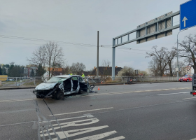 Smrtelná nehoda v Českých Budějovicích. Řidička podlehla svým zraněním po převozu do nemocnice