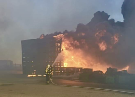 Pozor na velký požár na Brněnsku, zasahují hasiči ve 3. stupni požární ho poplachu