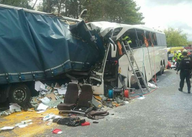 Vážná nehoda autobusu na Slovensku, 59 zraněných a jeden mrtvý