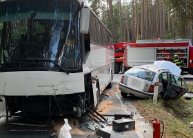 Tragická srážka autobusu a osobního vozidla na Táborsku: Řidič osobního auta nepřežil