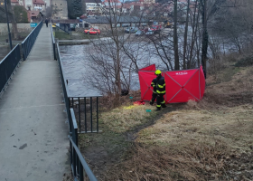 Muže umlátili a snažili se to zamaskovat požárem. Policie objasnila nález ohořelého těla V Českém Krumlově z minulého týdne.