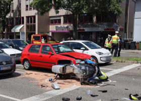 Do Orbánovy kolony v Německu narazilo auto, jeden policista zemřel, další je vážně zraněný
