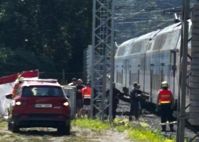 Starší ženu smetl ve Vršovicích vlak, zemřela